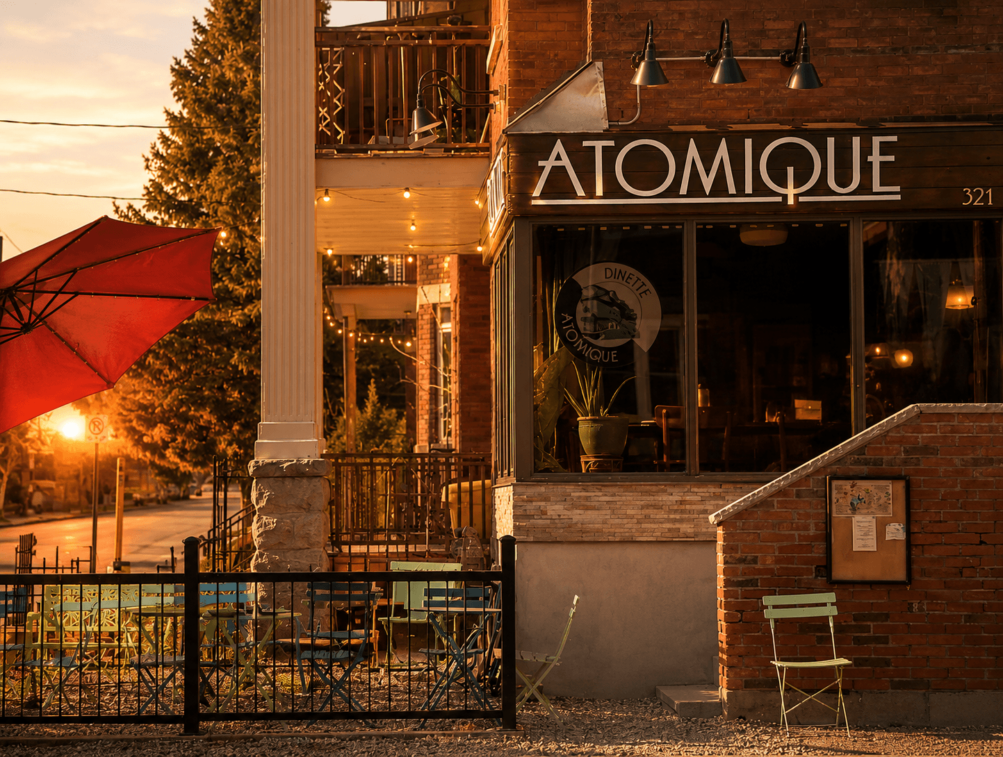 Dinette Atomique storefront in Sandy Hill.